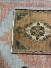 Load image into Gallery viewer, Constance
