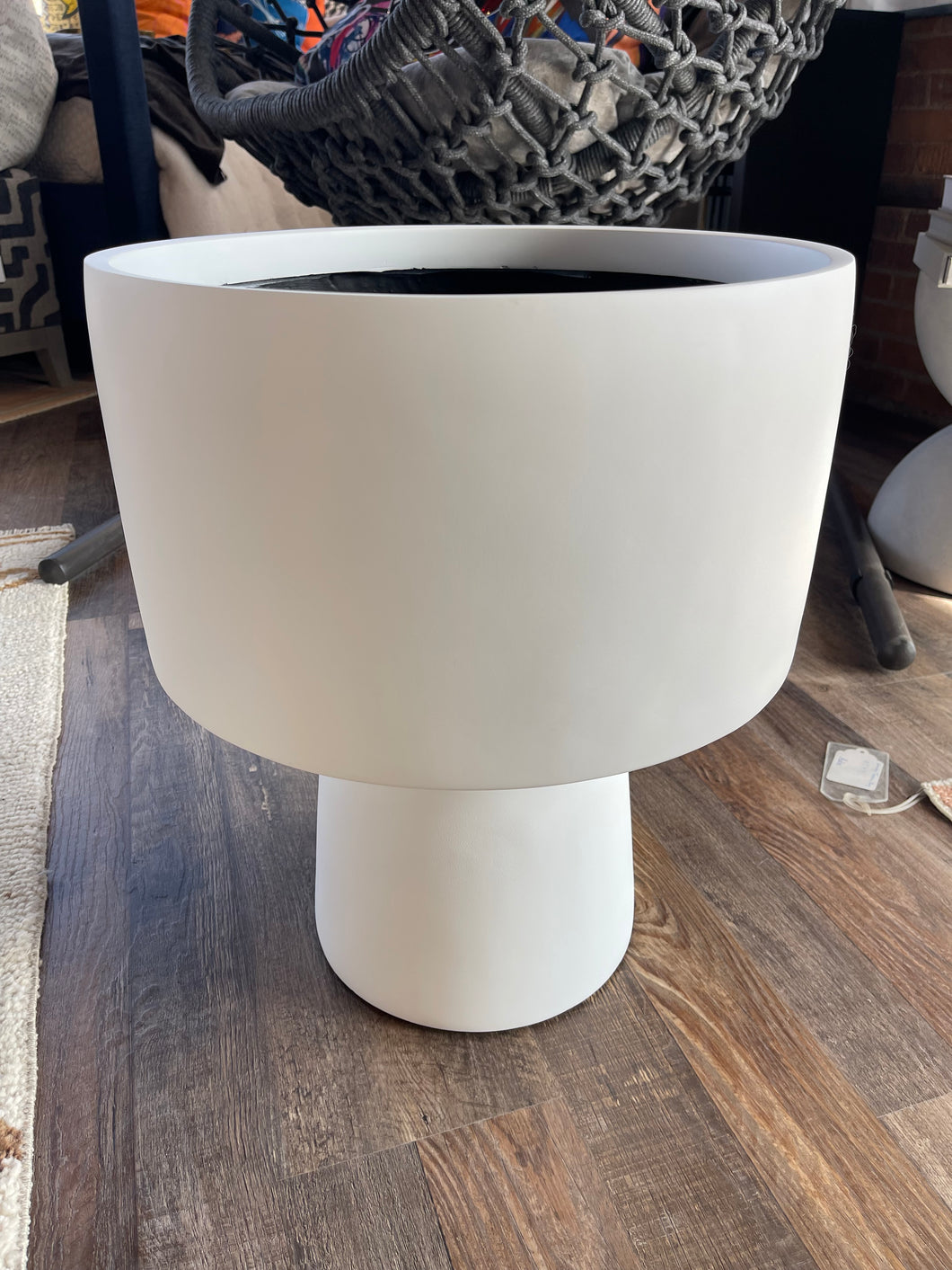 Modern Lounge Table Pot- White