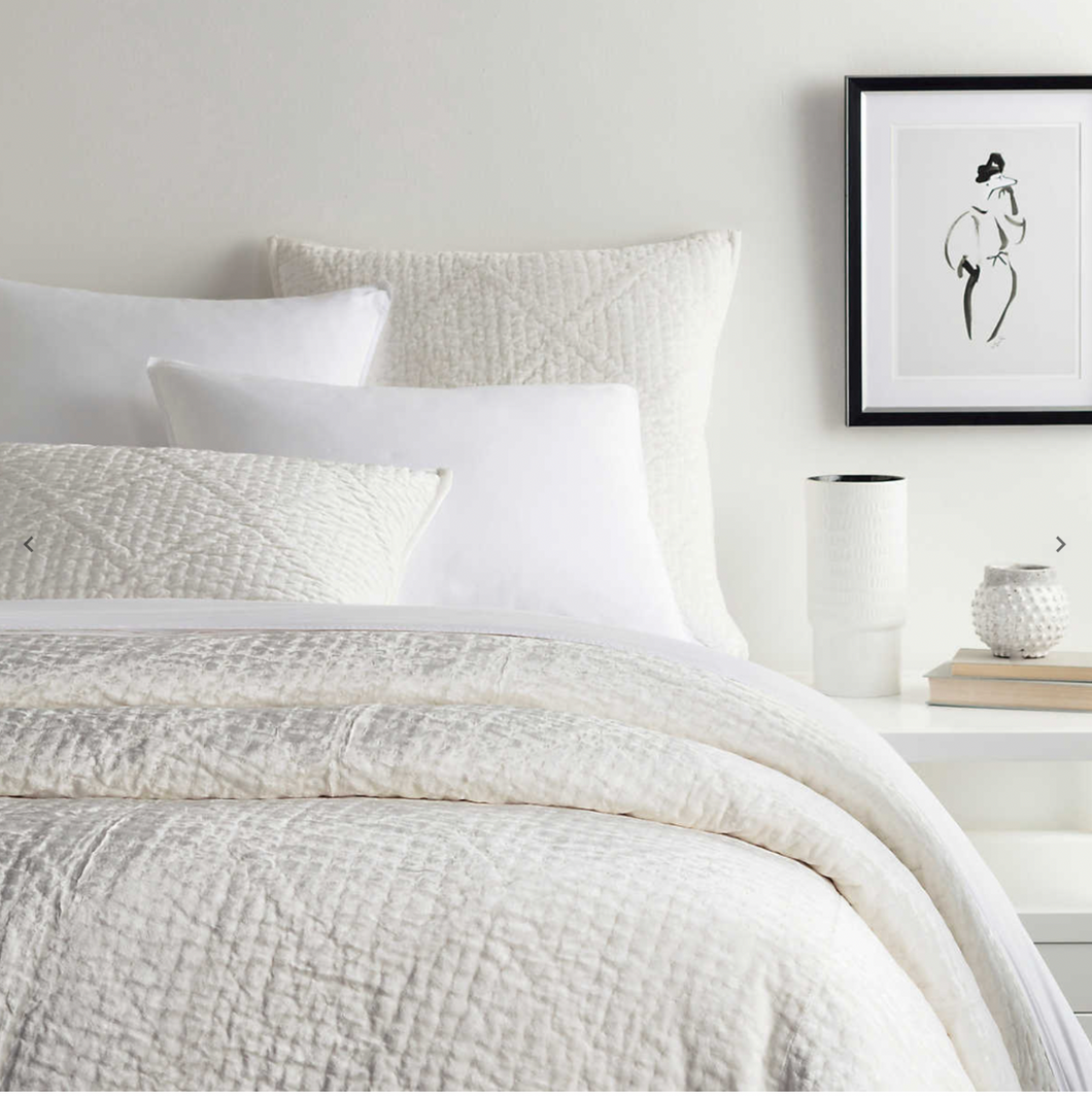 Parisienne Velvet Dove White Quilt- King